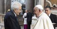 Mattarella e papa Francisco após missa no Vaticano  Foto: Ansa