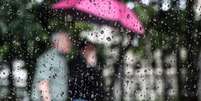 Na foto, pedestres enfrentando chuva na região da Avenida Paulista. Foto: Werther Santana/Estadão - 07/11/2024 / Estadão