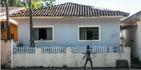 Casa em que Bolsonaro morou em Eldorado Paulista, em frente ao rio Ribeira  Foto: FERNANDO CAVALCANTI/BBC NEWS BRASIL / BBC News Brasil