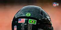 Capacete de Tanner McKee com a bandeira do Brasil Foto: Divulgação/NFL / Esporte News Mundo