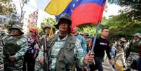 Membros da milícia bolivariana em Caracas no dia 7 de janeiro  Foto: Getty Images / BBC News Brasil