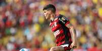 Ayrton Lucas atuando pelo Flamengo.   Foto: Gilvan de Souza/CRF / Esporte News Mundo