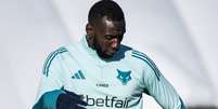  Foto: Gustavo Aleixo/Cruzeiro - Legenda: Bolasie realizou seu primeiro treino com a camisa cruzeirense / Jogada10