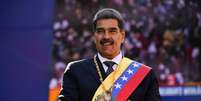 O presidente da Venezuela, Nicolás Maduro, aparece diante de apoiadores após ser empossado para um terceiro mandato de seis anos, em Caracas, Venezuela, em 10 de janeiro de 2025.   Foto: REUTERS/Maxwell Briceno