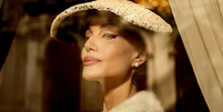 O drama de Pablo Larraín traz a história da diva da ópera Maria Callas, interpretada por Angelina Jolie Foto: Netflix / BBC News Brasil