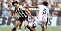  Foto: Vitor Silva/Botafogo - Legenda: Equipe alternativa do Botafogo não consegue ser eficiente e sucumbe diante do Maricá / Jogada10