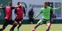 Foto: Cesar Greco/Palmeiras - Legenda: Palmeiras durante jogo-treino contra o EC São Bernardo / Jogada10