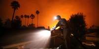 De acordo com uma estimativa preliminar dos danos, o prejuízo causado pelo incêndio na costa oeste americana varia de US$ 52 a US$ 57 bilhões (R$ 317 a R$ 347 bilhões)  Foto: Getty Images / BBC News Brasil