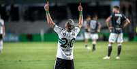 Matheus Frizzo comemorando gol Foto: Gabriel Thá/Coritiba / Esporte News Mundo