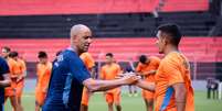 Foto: Paulo Paiva / Sport Recife - Legenda: Treino do Sport, na Ilha do Retiro, desta terça-feira (13) / Jogada10