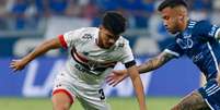 Foto: Rubens Chiri / saopaulofc - Legenda: Cruzeiro e São Paulo em confronto pelo Brasileirão em 2024 / Jogada10