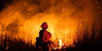 Episódios como os incêndios de Los Angeles tendem a ganhar força nos próximos anos, revelam projeções  Foto: Getty Images / BBC News Brasil