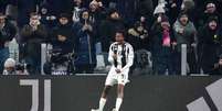  Foto: Valerio Pennicino/Getty Images - Legenda: Samuel Mbangula abriu o placar na vitória da Juventus sobre o Milan neste sábado (18) / Jogada10