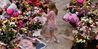 None  Foto: Vítimas são homenageadas em vigília realizada em Southport, Inglaterra (Getty Images) / Rolling Stone Brasil