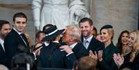 Donald Trump ao lado dos filhos e da primeira-dama. Na imagem, aparecem Barron, Eric, Ivanka e Tiffany, da esquerda para a direita.  Foto: Kenny Holston-Pool/Getty Images