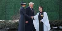 O presidente dos Estados Unidos, Donald Trump, e sua esposa, Melania Trump, chegam à igreja para missa antes da posse.  Foto: REUTERS/Jeenah Moon