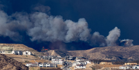 Incêndios florestais voltam a atingir Los Angeles nesta quarta-feira, 22, na região de Castaic  Foto: Getty Images