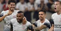  Foto: Renato Pizzutto/Ag. Paulistão - Legenda: Corinthians manteve 100% de aproveitamento e fez história mais uma vez / Jogada10