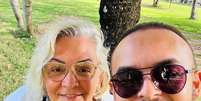 Professora aposentada divide prêmio do Quem Quer Ser Um Milionário com sobrinho e quatro filhos: ‘Cumpri’  Foto: Mais Novela