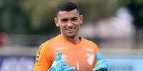 O goleiro Santos, com a camisa do Athletico. Foto: Fabio Wosniak/CAP / Esporte News Mundo