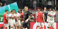 Jogadores do São Paulo comemoram gol contra o Corinthians  Foto: Werther Santana/Estadão / Estadão