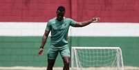 Foto: LUCAS MERÇON / FLUMINENSE F.C. - Legenda: Arias no treino do Fluminense; Fluminense recusou proposta do Olympiacos / Jogada10