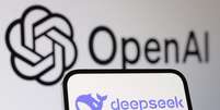 Ilustração mostra os logotipos do Deepseek e OpenAI  Foto: REUTERS/Dado Ruvic/Illustration