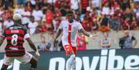  Foto: Ricardo Duarte/Internacional - Legenda: Vitão se posicionou para descartar que estivesse forçando uma saída do Internacional para o Flamengo / Jogada10