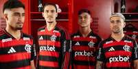  Foto: Divulga&ccedil;&atilde;o/Adidas - Legenda: Novo uniforme principal do Flamengo para 2025 / Jogada10
