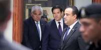 O presidente do Panamá, José Raúl Mulino (esq.), e o secretário de Estado dos Estados Unidos, Marco Rubio (centro)  Foto: Mark Schiefelbein/Pool via REUTERS / BBC News Brasil