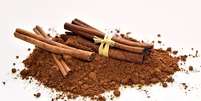 Canela- Extraída da casca de árvores, rica em propriedades medicinais, a especiaria é originária da Índia. Versátil em doces e termogênica. Muito usada em mingaus. Controla níveis de açúcar no sangue e melhora a saúde cardiovascular.  Foto: Ulrike Leone pixabay / Flipar