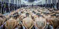 Bukele prenderia os criminosos americanos na enorme prisão que ele mandou construir  Foto: Secretaria de Imprensa da Presidência de El Salvador / BBC News Brasil