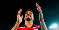  Foto: Gilvan de Souza / CRF - Legenda: Danilo comemora estreia como titular do Flamengo / Jogada10