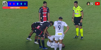 Neymar cai momentos depois de entrar em campo pelo Santos  Foto: Reprodução/Cazé TV