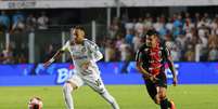 Neymar em campo na Vila Belmiro em sua reestreia no Santos  Foto: MAURÍCIO DE SOUZA/DIÁRIO DO LITORAL/ESTADÃO CONTEÚDO
