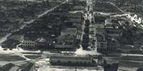 Imagem aérea de Governador Valadares em 1910, ano em que foi construída a Estrada de Ferro Vitória a Minas  Foto: Museu da Cidade Governador Valadares / BBC News Brasil