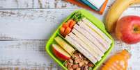 Veja dicas para montar uma lancheira saud&aacute;vel para a volta &agrave;s aulas  Foto: Shutterstock / Alto Astral