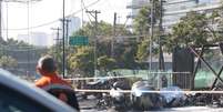 Acidente ocorreu no meio da Avenida Marques de São Vicente, logo após aeronave decolar do Campo de Marte.  Foto: Werther Santana/Estadão / Estadão