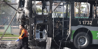 Imagens dos estragos provocados por queda de avião na Avenida Marquês de São Vicente,   Foto: Werther Santana/Estadão