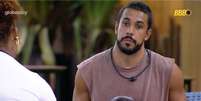 Brothers do quarto nordeste alertam Maike sobre proximidade com Diogo  Foto: Reprodução/TV Globo