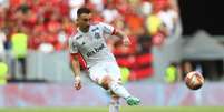  Foto: Marcelo Cortes/CRF - Legenda: Léo Ortiz foi um dos melhores em campo no fraco clássico entre Flamengo e Fluminense / Jogada10