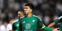  Foto: Mohamed Farag/Getty Images - Legenda: Firmino come&ccedil;a a perder espa&ccedil;o no Al Ahli, da Ar&aacute;bia Saudita. / Jogada10
