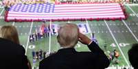"Qualquer aço que entrar nos Estados Unidos terá uma tarifa de 25%", afirmou Trump  Foto: Kevin Lamarque/Reuters / BBC News Brasil