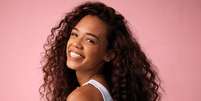 No verão, o cabelo exige alguns cuidados especiais  Foto: PeopleImages.com - Yuri A | Shutterstock / Portal EdiCase