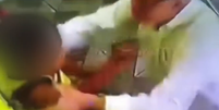 RJ: Menino de 4 anos é agredido por diretor de escola infantil em Duque de Caxias  Foto: Reprodução/TV Globo