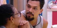 BBB 25: Vinicius caça embate com dona Vilma e assume voto: 'Não faz questão'  Foto: Reprodução/Instagram / Contigo