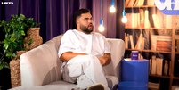 Influenciador Lucas Guedez abriu o jogo sobre um de seus relacionamentos durante uma entrevista no videocast "No Divã da Lô, Guedez",  Foto: Reprodução/YouTube/LIKE +