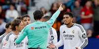 Bellingham, do Real Madrid, reage após receber cartão vermelho do árbitro Jose Munuera   Foto: REUTERS/Vincent West TPX IMAGENS DO DIA