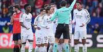  Foto: Juan Manuel Serrano Arce/Getty Images - Legenda: Bellingham é expulso após reclamar com veemência da marcção do árbitro / Jogada10