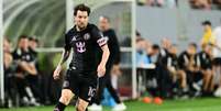  Foto: Julio Aguilar/Getty Images - Legenda: Messi em a&ccedil;&atilde;o com a camisa do Inter Miami / Jogada10